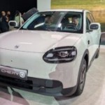 On est monté à bord de la Chery Q, une citadine électrique chinoise au drôle de nom qui veut concurrencer la R5 avec ses 2 coffres