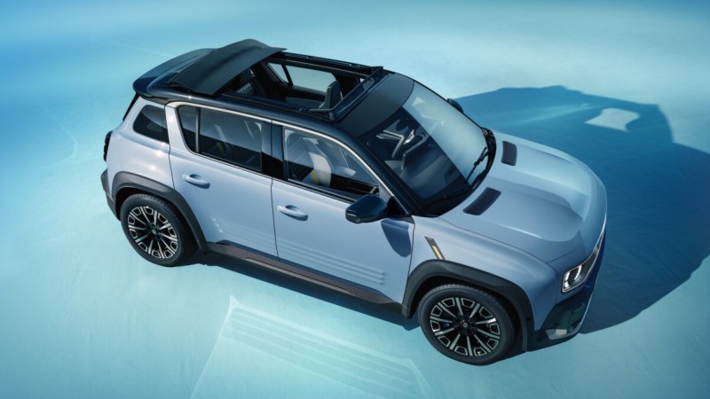 Moins chère et plus pratique : comment Renault améliore sa R4 électrique au Mondial de Paris