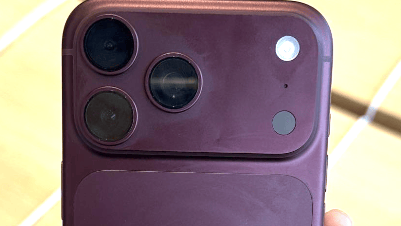 iPhone 18 Pro : attention au coloris Bordeaux, la teinte s’effacerait déjà autour des objectifs