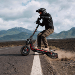 2 200 W et 60 km d&rsquo;autonomie à 25 km/h : la nouvelle trottinette tout-terrain de Segway veut tout chambouler