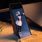 Sony ELF-MN1 : environ 300 euros pour cet écran 3D sans lunettes qui met vos personnages en relief sur votre bureau