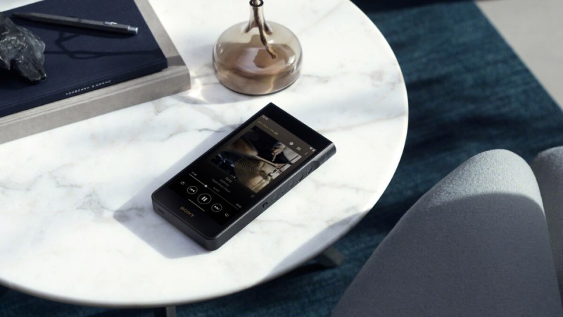 Le Walkman est de retour : Sony dévoile un baladeur plaqué or à 4 999 €
