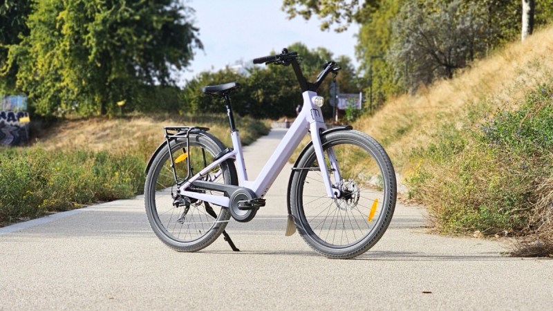 On a testé le tout nouveau Moustache électrique pensé pour la ville : plus léger, plus abordable et tout aussi agréable