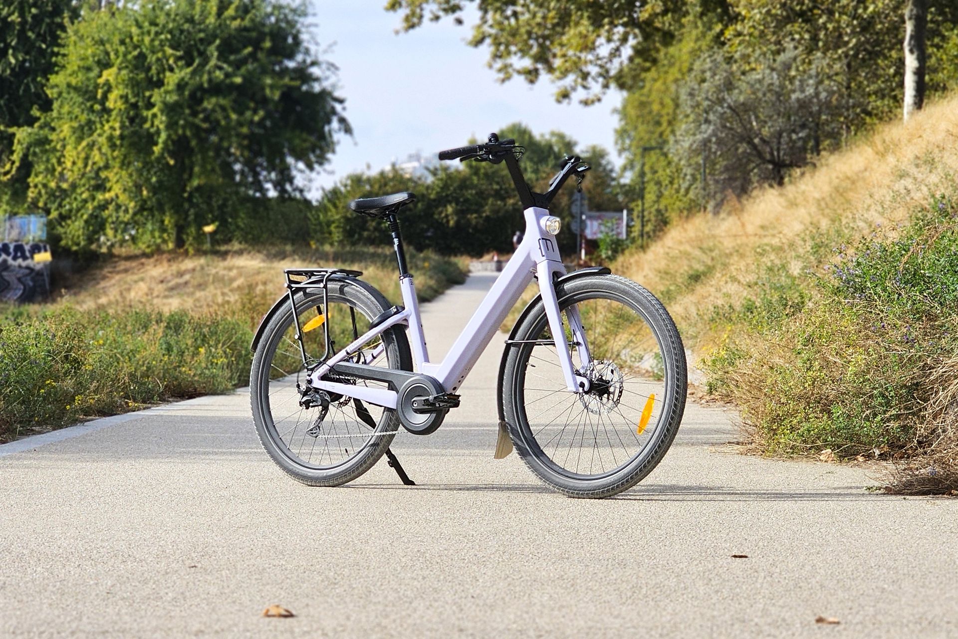 On a testé le tout nouveau Moustache électrique pensé pour la ville : plus léger, plus abordable et tout aussi agréable
