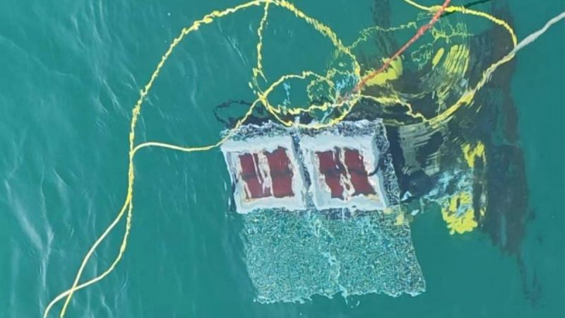 À 10 mètres sous l’eau, ces panneaux solaires ont réussi à recharger une batterie
