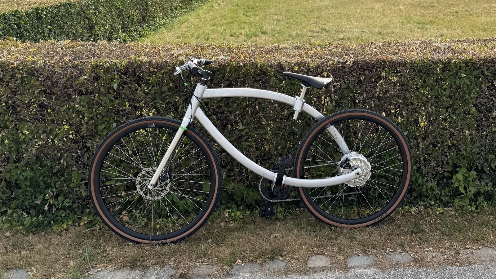 Sans tube de selle ni soudures : cet étonnant vélo électrique casse tous les codes