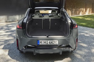 BMW iX4 // Source : BMW