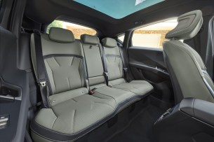 BMW iX4 // Source : BMW