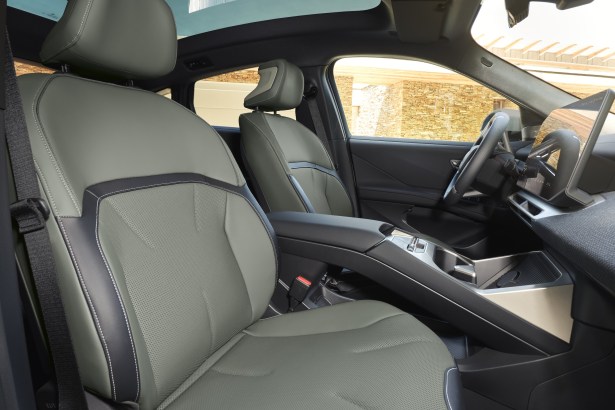 BMW iX4 // Source : BMW
