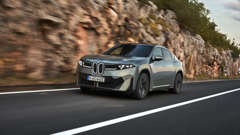 828 km d’autonomie : le BMW iX4 électrique fait déjà de l’ombre au iX3 avec sa carrosserie de SUV coupé