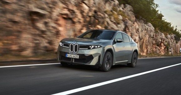BMW iX4 // Source : BMW