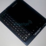 (MàJ) Verizon : Quelques photos du Motorola Droid 2 à clavier … et d’emplacement carte SIM dans ses futurs terminaux (?) (MàJ) Verizon : Quelques photos du Motorola Droid 2 à clavier … et d’emplacement carte SIM dans ses futurs terminaux (?)