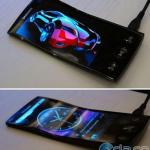 Un smartphone Samsung flexible se dévoile : le Galaxy S III ? Un smartphone Samsung flexible se dévoile : le Galaxy S III ?