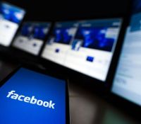 81235_the-loading-screen-of-the-facebook-application-on-a-mobile-phone-is-seen-in-this-photo-illustration-taken-in-lavigny
