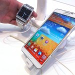 Le hack du jour : le Nexus 5 compatible avec la Galaxy Gear de Samsung Le hack du jour : le Nexus 5 compatible avec la Galaxy Gear de Samsung