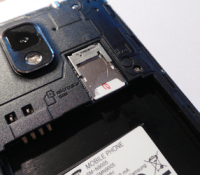 Comment insérer la carte SIM (nanoSIM et microSIM) et microSD ?