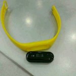 Le Xiaomi Mi Band 2 montre son écran en détail