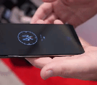 Le prototype du premier lecteur d'empreintes sous l'écran de Vivo // Source : Frandroid
