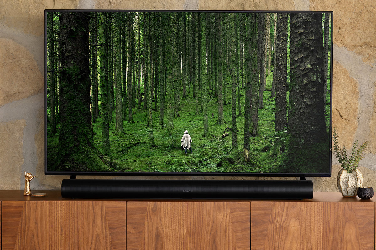 La Sonos Arc sous une TV de 65 pouces La Sonos Arc sous une TV de 65 pouces
