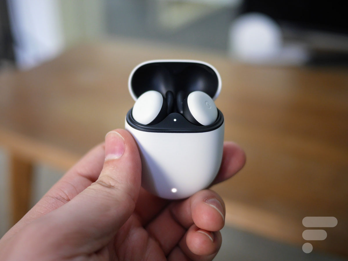 Les Google Pixel Buds // Source : Frandroid Les Google Pixel Buds // Source : Frandroid