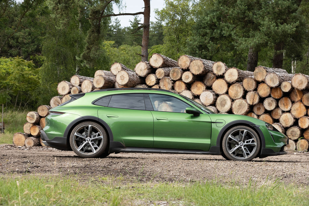 porsche-taycan-cross-turismo-25 porsche-taycan-cross-turismo-25