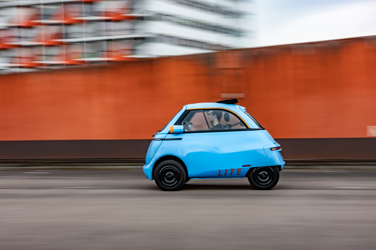 On a essayé la Microlino Lite : la plus cool des voitures électriques sans permis, mais à quel prix