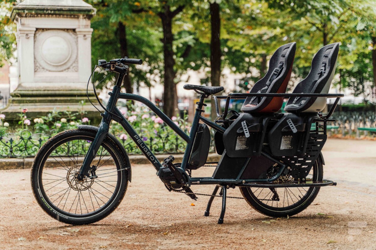 On a testé le Peugeot e-Longtail, un excellent vélo électrique familial qui passe les vitesses à votre place
