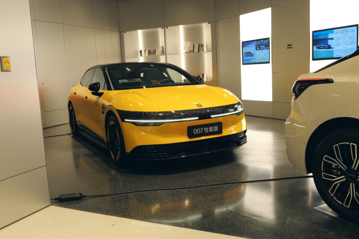 Zeekr 007 : nous avons vu l’alternative chinoise aux Tesla Model 3 et Xiaomi SU7