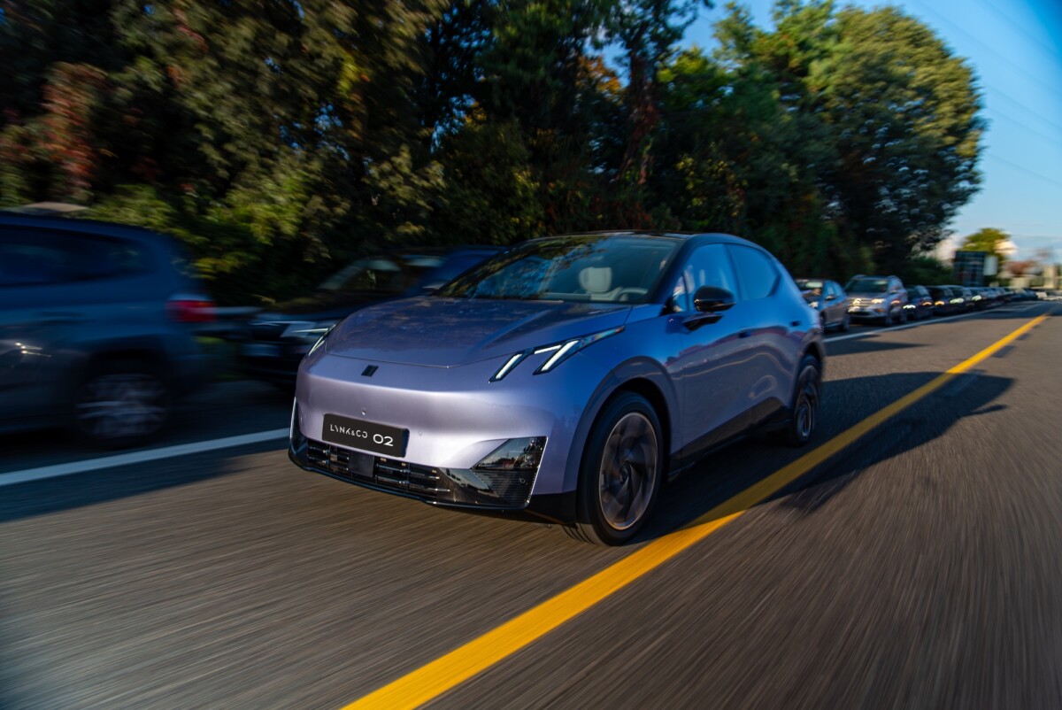 On a conduit le Lynk & Co 02, une voiture électrique « chinoise » qui veut vous faire gagner de l’argent