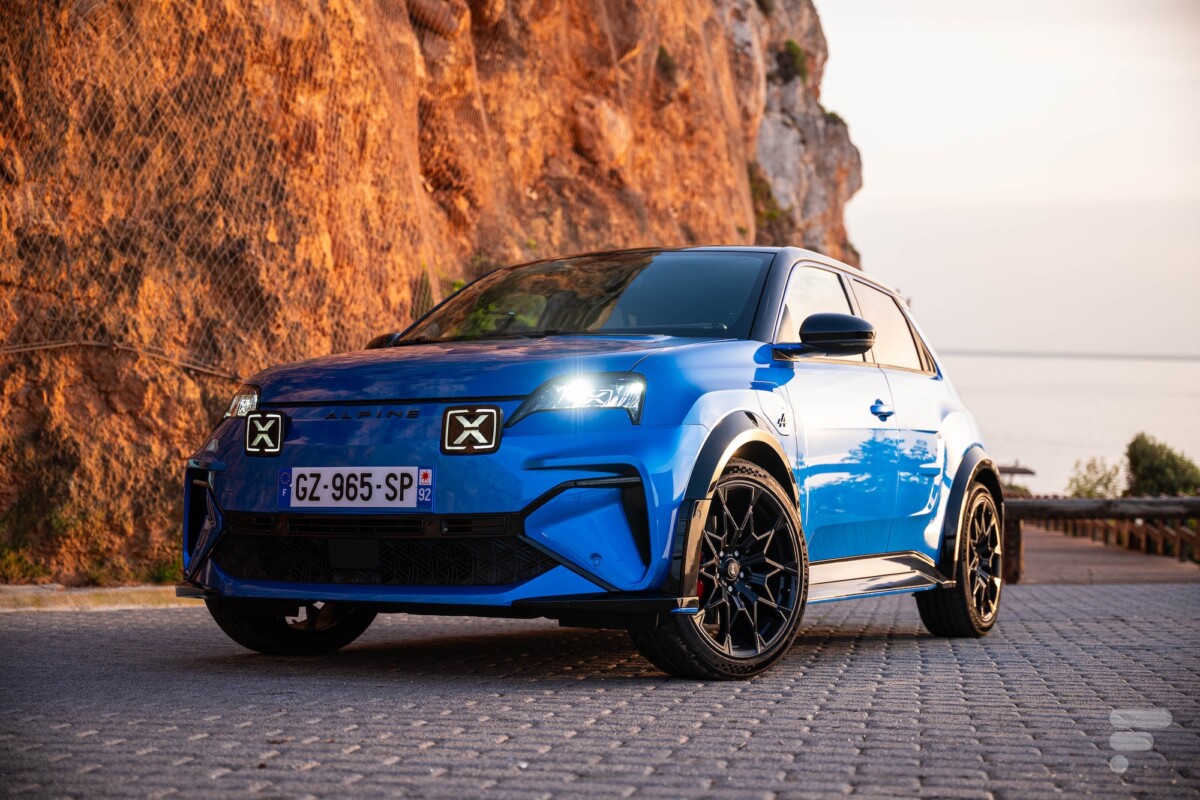 On a conduit l’Alpine A290, une R5 E-Tech performante qui prouve qu’on peut s’amuser en voiture électrique