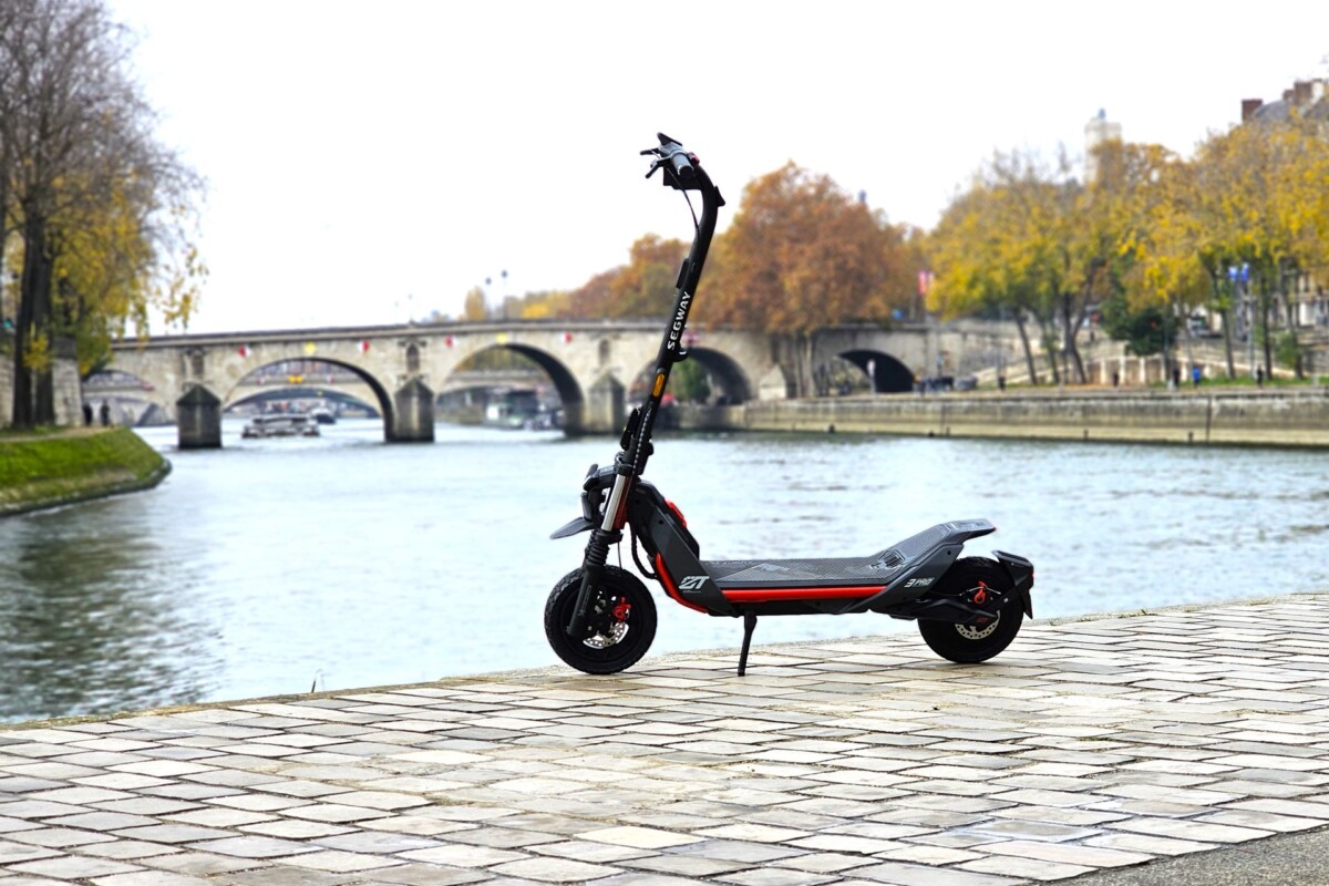 On a testé la Segway ZT3 Pro E, une trottinette électrique avec un excellent rapport qualité-prix
