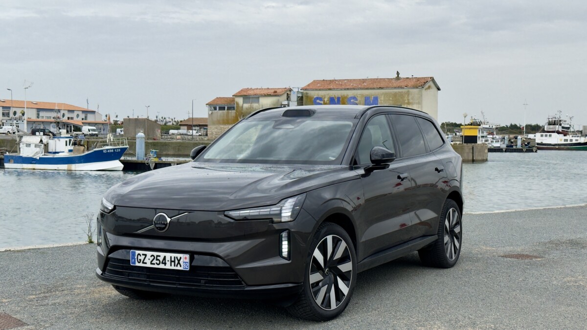 On a essayé le Volvo EX90, une voiture électrique ultra-confortable et (presque) unique en son genre