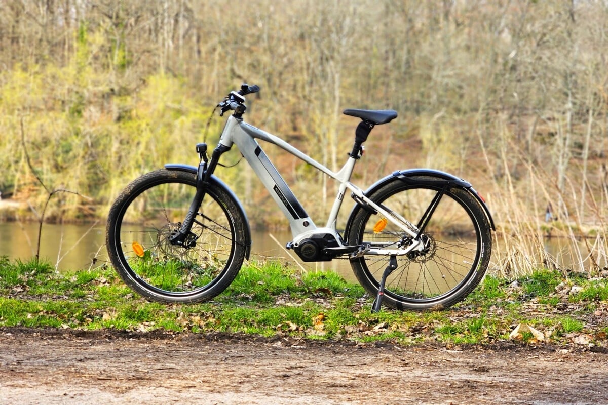 On a roulé 100 km au guidon du nouveau vélo électrique Nakamura d’Intersport : transmission automatique et confort royal