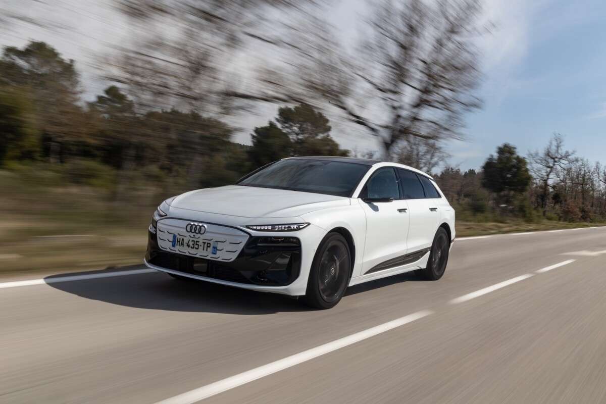 On a testé l’Audi A6 Avant e-tron, une grande voiture électrique qui n’a pas peur des longs trajets et des SUV