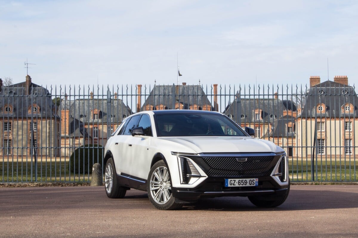 On a essayé le Cadillac Lyriq, une voiture électrique qui concurrence les allemandes malgré quelques oublis
