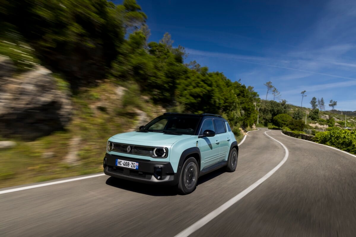 On a testé la Renault 4 E-Tech : pourquoi le choix avec la R5 électrique sera évident